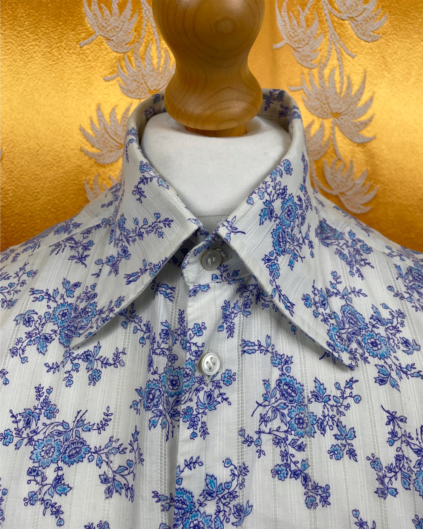 Vintage 1960’s 1970’s Dagger Collar Floral Shirt